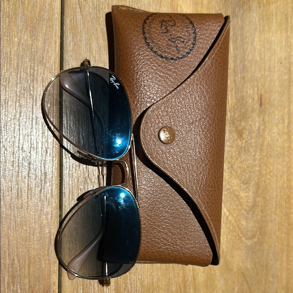 Ray-Ban Aviator Sunglasses with Case